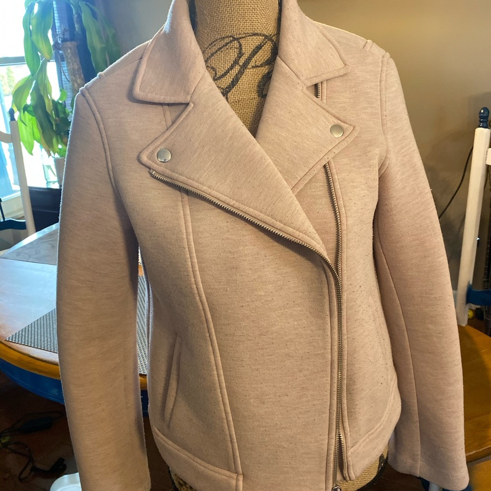 Lightweight, soft and comfortable Old Navy jacket